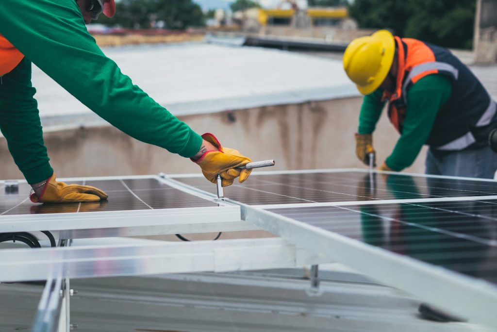 installation des panneaux solaires
